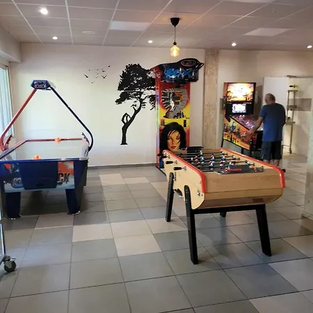 Campsite Mobil-home A 200 M Des Plages *